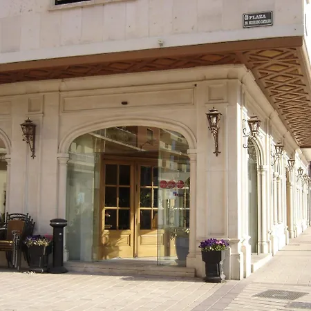 Aranda Hotel 2*