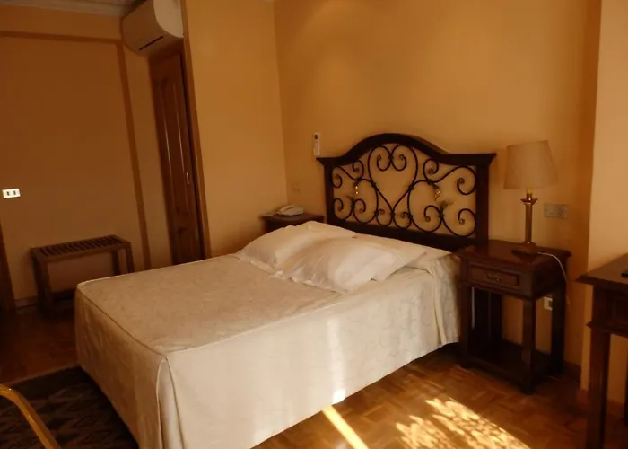 Отель Aranda 2*